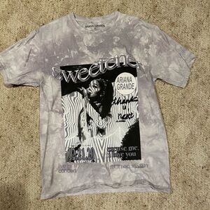 Ariana Grande Sweetener Tour Documentary T-Shirt Medium